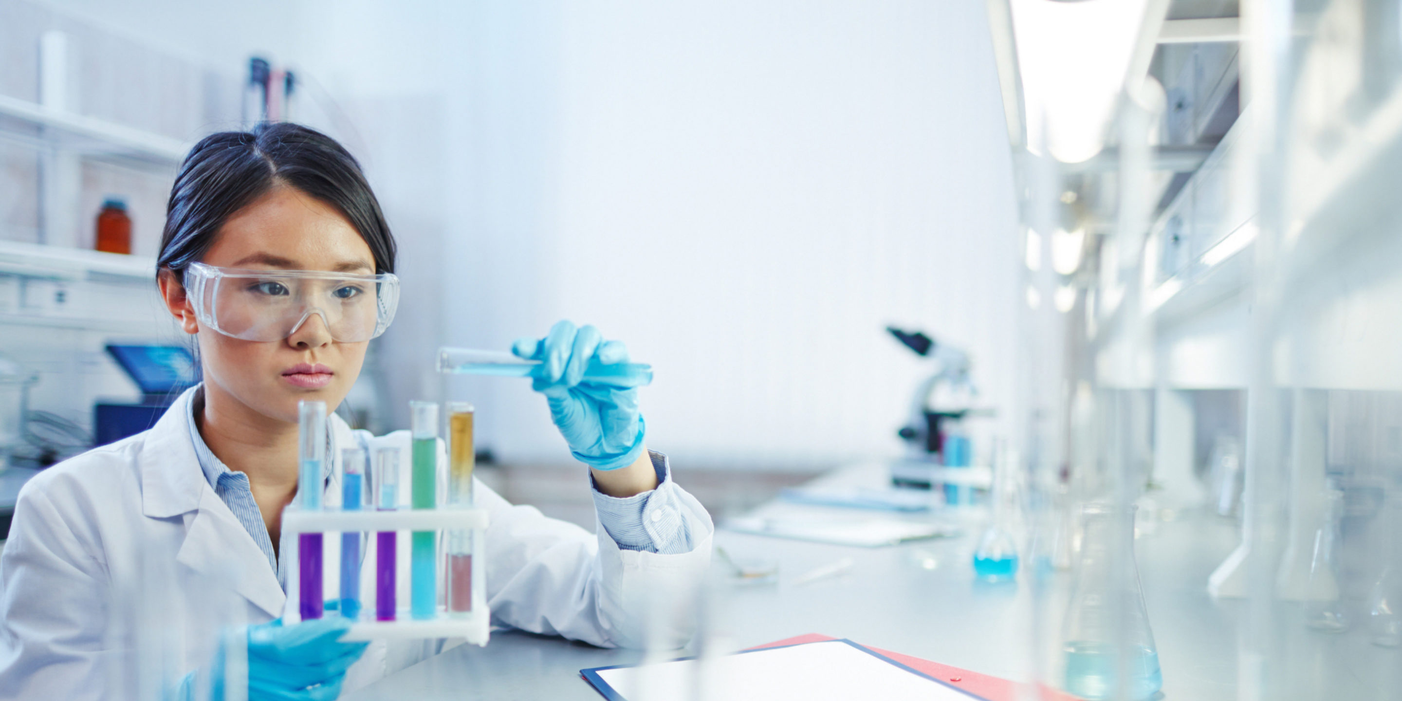 осмотр врача. химическая лаборатория. Scientists still. новые исследовательские программы. ученые в лаборатории.