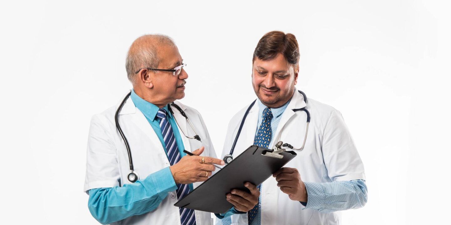Doctors reviewing chart 119716606