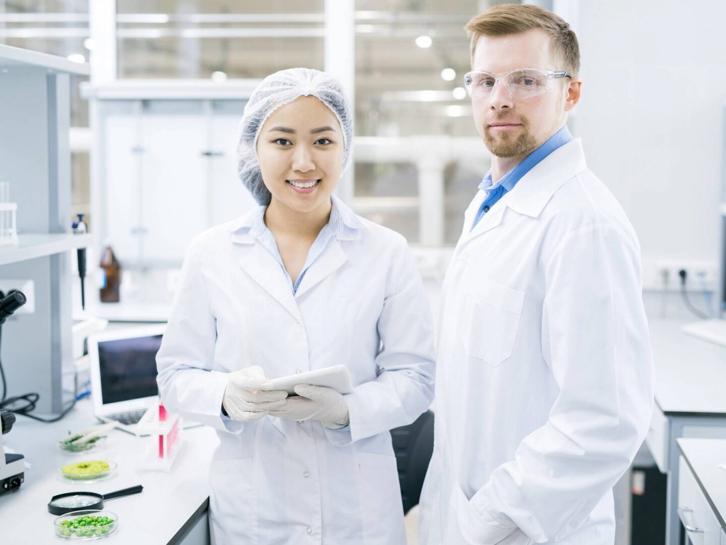 Cheerful lab scientists 103428296