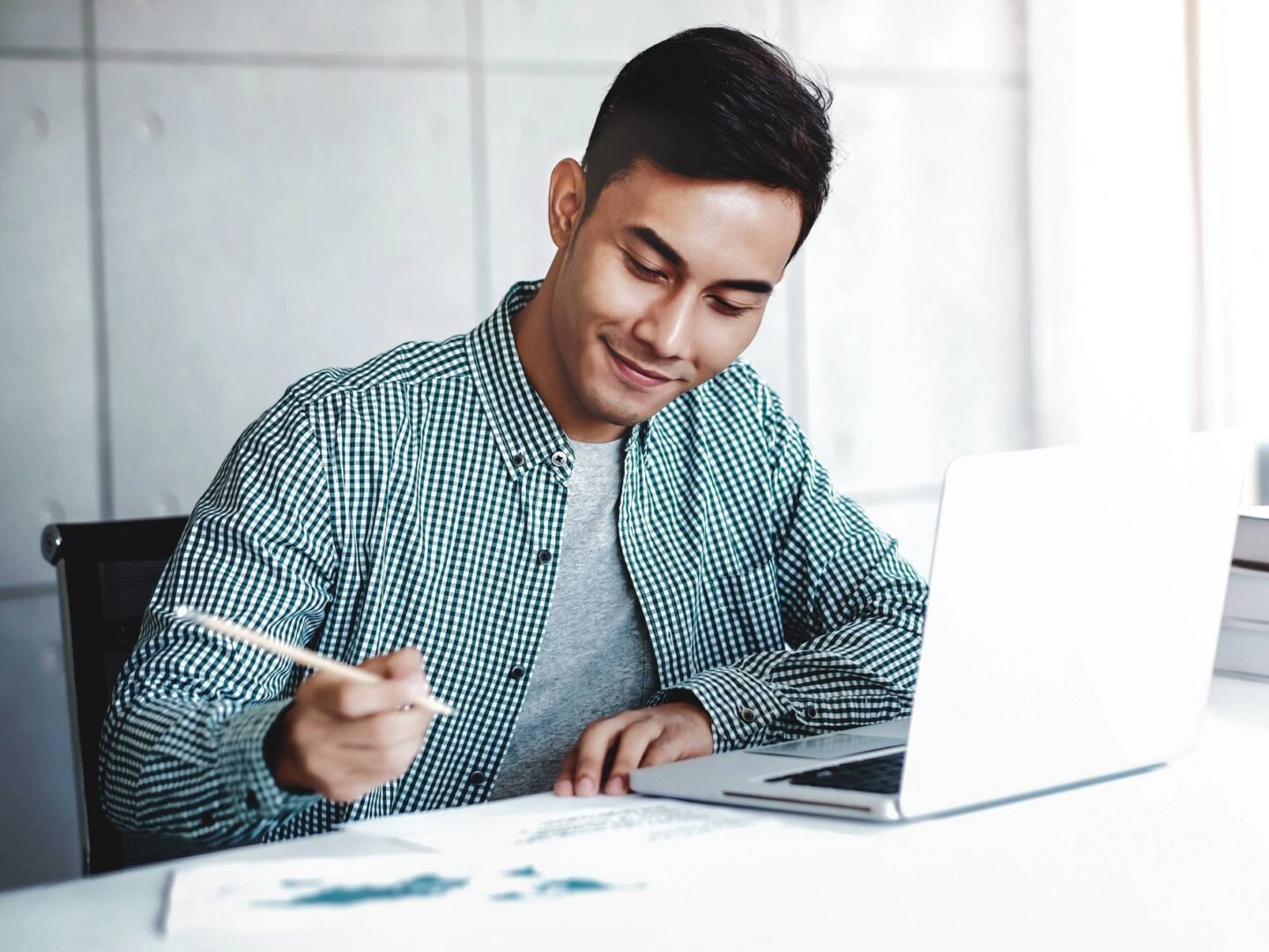Student working 122906965