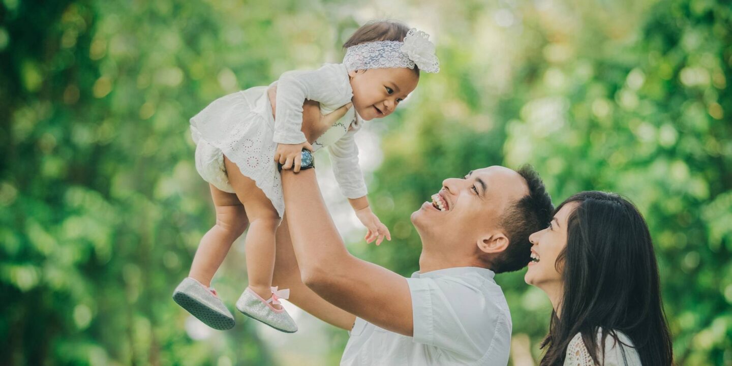 Family walk 66164098