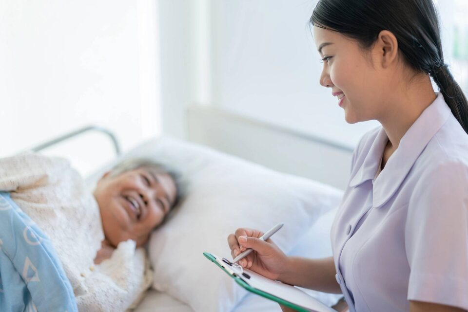 Smiling nurse 94437804