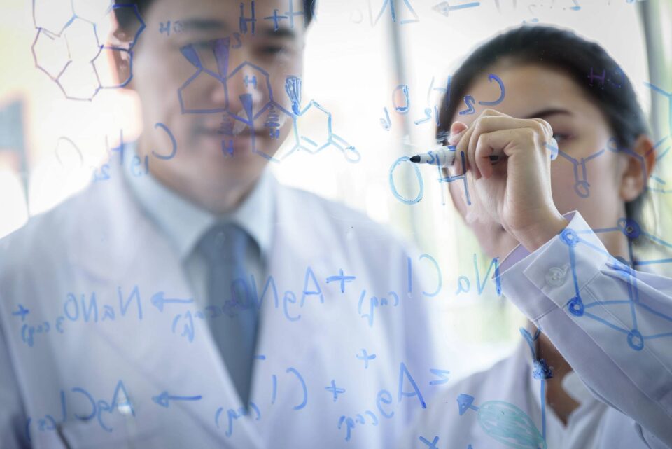 Whiteboard research 119462478